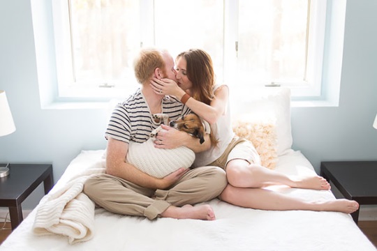 Couple does Newborn Photoshoot with dog (9)